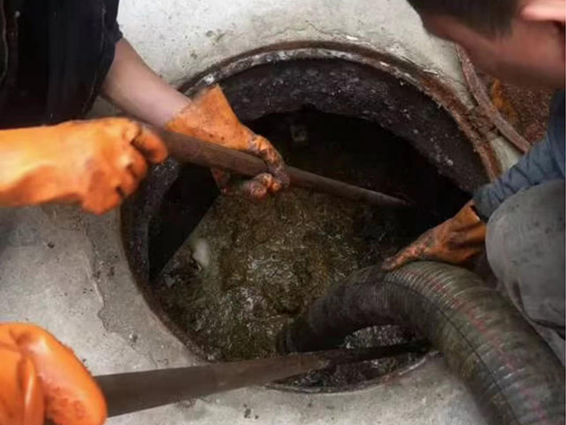 银州清理化粪池时如何避免沼气的危害?